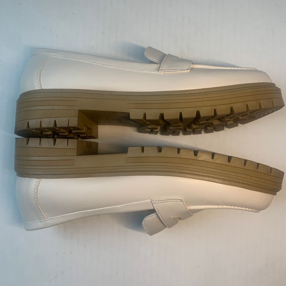Seychelles Comfort Lug Sole Faux Leather Cream Loafers Size 9 - Picture 7 of 8